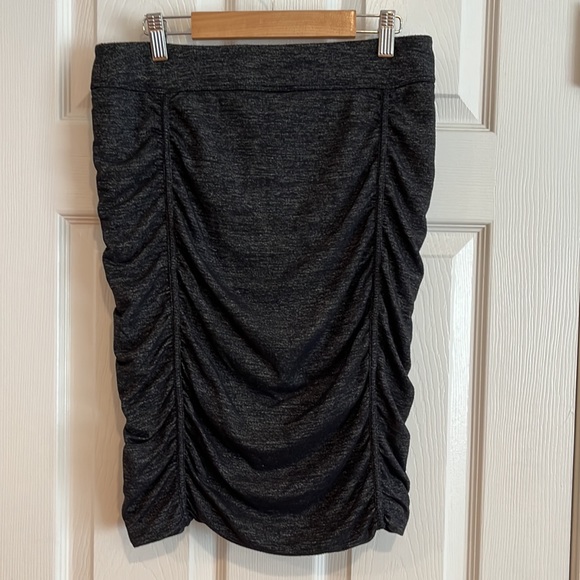 Athleta Women’s skirt stretchy size Small - Picture 2 of 3